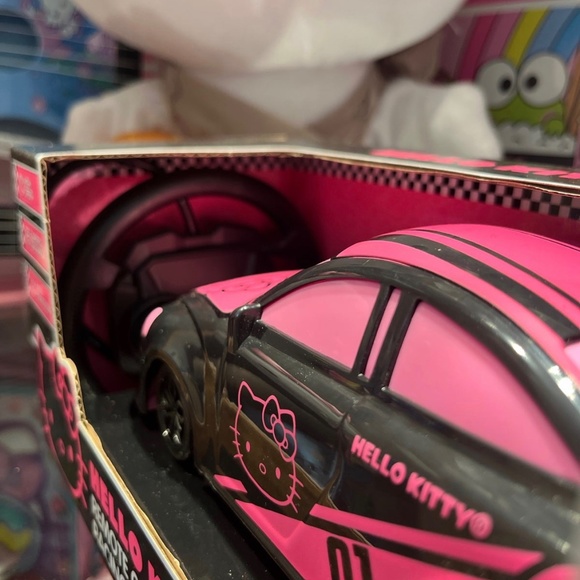 Hello Kitty Remote Control Car - Picture 4 of 4